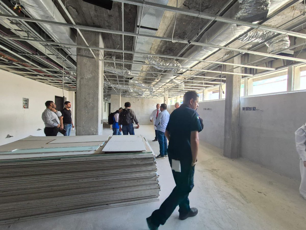 En la Clínica Hospital "Constitución", del <a href="/ISSSTE_mx/">ISSSTE</a> en Nuevo León, se retomaron las obras para la reconstrucción de 5 quirófanos.