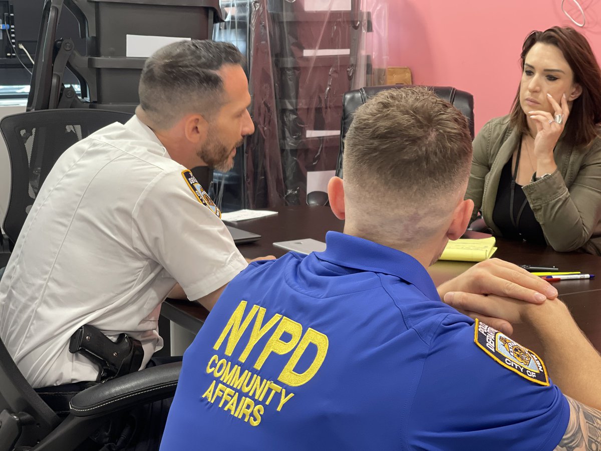CMSusanZhuang's tweet image. Thank you to @nypd 62 Precinct for stopping by my office today. They’ve increased presence in all our parks and have taken action to keep us safer. I look forward to us worker closely together.