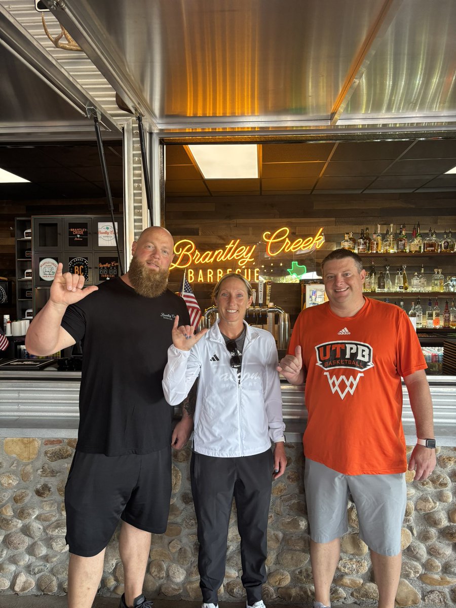 Brantley Creek Barbecue is our favorite  barbecue spot! Huge thanks to Brandon and the team at Brantley Creek for providing our team with post-game meals for all of our home games!! 🧡🏀