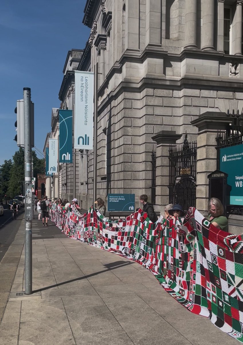 Amazing crochet banners knitted by #GranniesForPalestine outside the Dáil this afternoon. 

Each sq represents the death of 10 Gazan children - an incredible powerful reminder of the ongoing death and destruction perpetrated by Israel 

#GazaGenocide
#SaoirseDonPhailistin 🇵🇸
