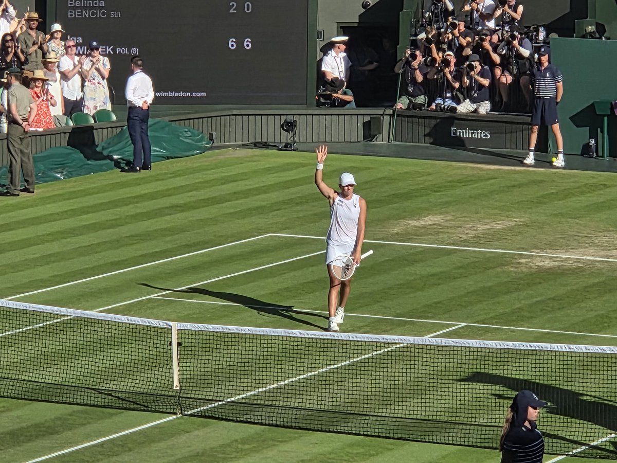 DbrowskiPiotr's tweet photo. Iga Świątek w wielkim finale Wimbledonu! Jazda, jazda, jazda! https://t.co/EKXA0uCfEZ