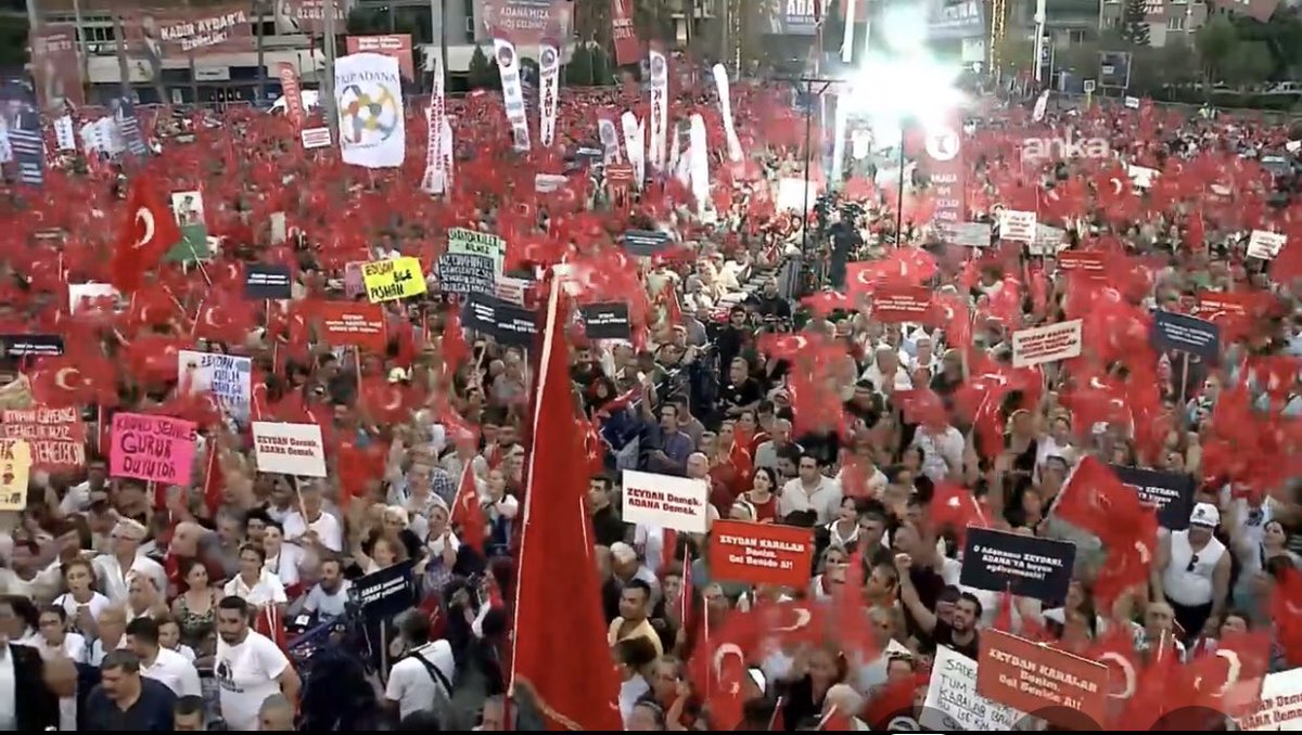 Adana’da mahşeri kalabalık. Adana halkı verdiği oya, başkanına sahip çıkıyor.

#Adana #ZeydanKaralar