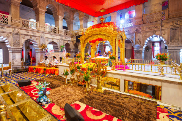 ਉਤਮ ਸਲੋਕ ਸਾਧ ਕੇ ਬਚਨ ॥
ਅਮੁਲੀਕ ਲਾਲ ਏਹਿ ਰਤਨ ॥
ਸੁਨਤ ਕਮਾਵਤ ਹੋਤ ਉਧਾਰ ॥
ਆਪਿ ਤਰੈ ਲੋਕਹ ਨਿਸਤਾਰ ॥


 ਵਾਹਿਗੁਰੂ ਜੀ 🙏😇