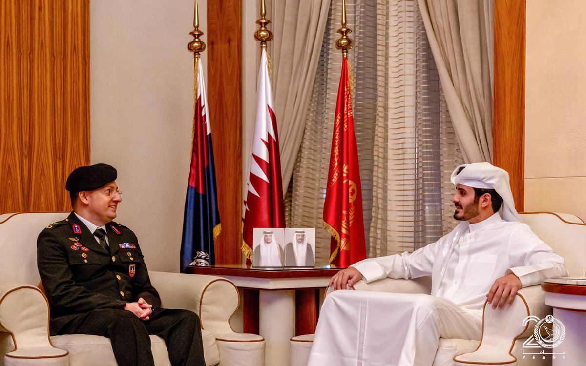 isf_qat's tweet image. استقبل سعادة الشيخ خليفة بن حمد بن خليفة آل ثاني، وزير الداخلية وقائد قوة الأمن الداخلي (لخويا)، الرائد فاروق أوزانج، ضابط الارتباط لقوات الدرك التركي لدى قوة الأمن الداخلي (لخويا)، وذلك بمناسبة انتهاء فترة عمله في الدولة.
وخلال اللقاء أشاد سعادته بجهوده المبذولة والمتميزة في…