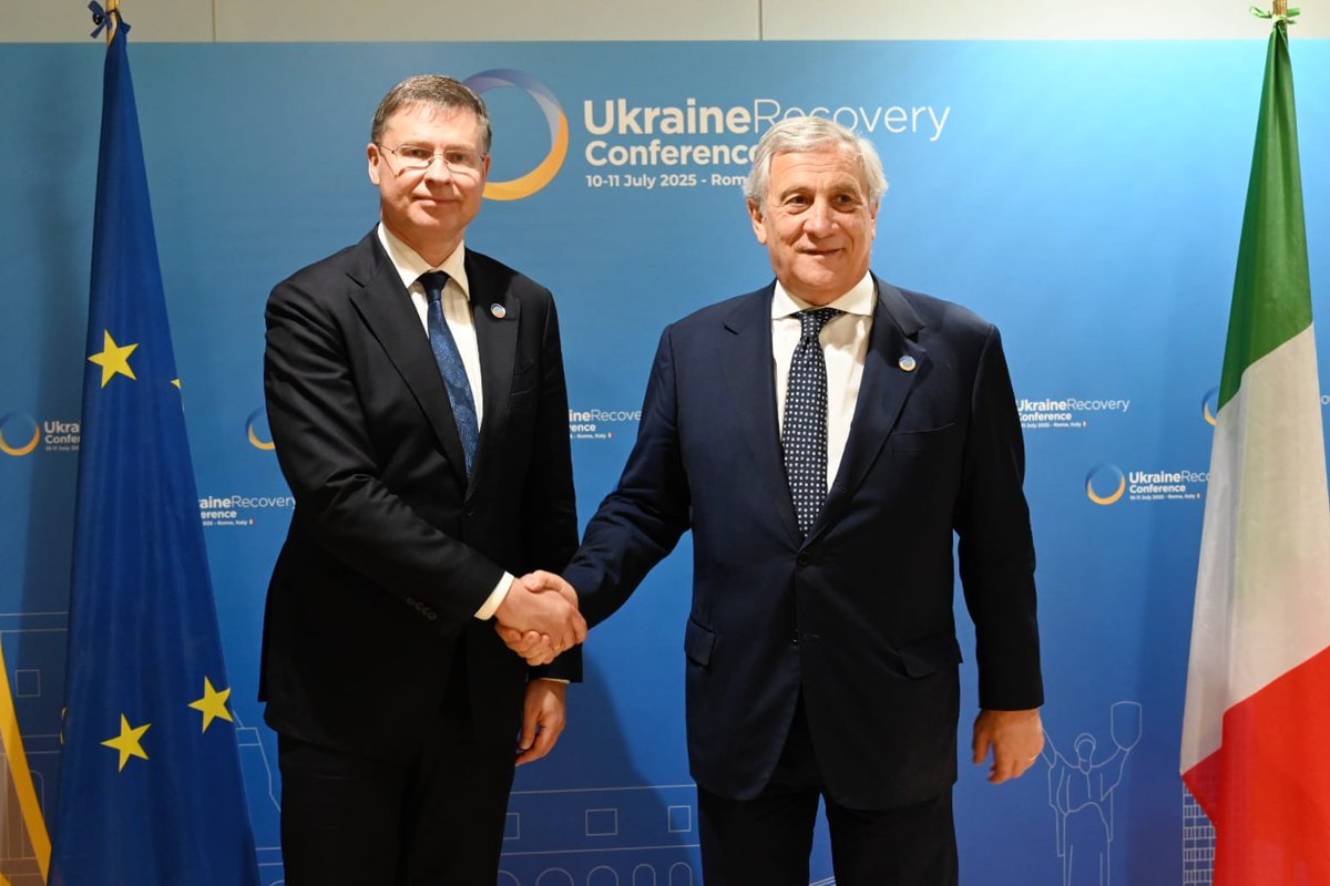 VDombrovskis's tweet image. Thank you, Italy, for hosting #URC2025 & standing with 🇺🇦 in its fight for Europe’s security. Shared this message with my friend VP @Antonio_Tajani – we’ll keep working together to strengthen 🇪🇺.
🇮🇹Grazie all’Italia per il suo forte sostegno all’Ucraina, e al suo futuro nell’UE