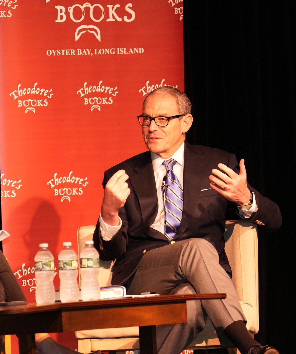 In 2023, the Gold Coast Forum hosted Daniel Silva for The Collector—a thrilling night with the master of art &amp; espionage.

This Sunday, don’t miss his return for An Inside Job 🕵️‍♂️📘

🎟 theodoresbooks.com/event/daniel-s…
🗓 July 13 | ⏰ 6PM | 📍 Sid Jacobson JCC