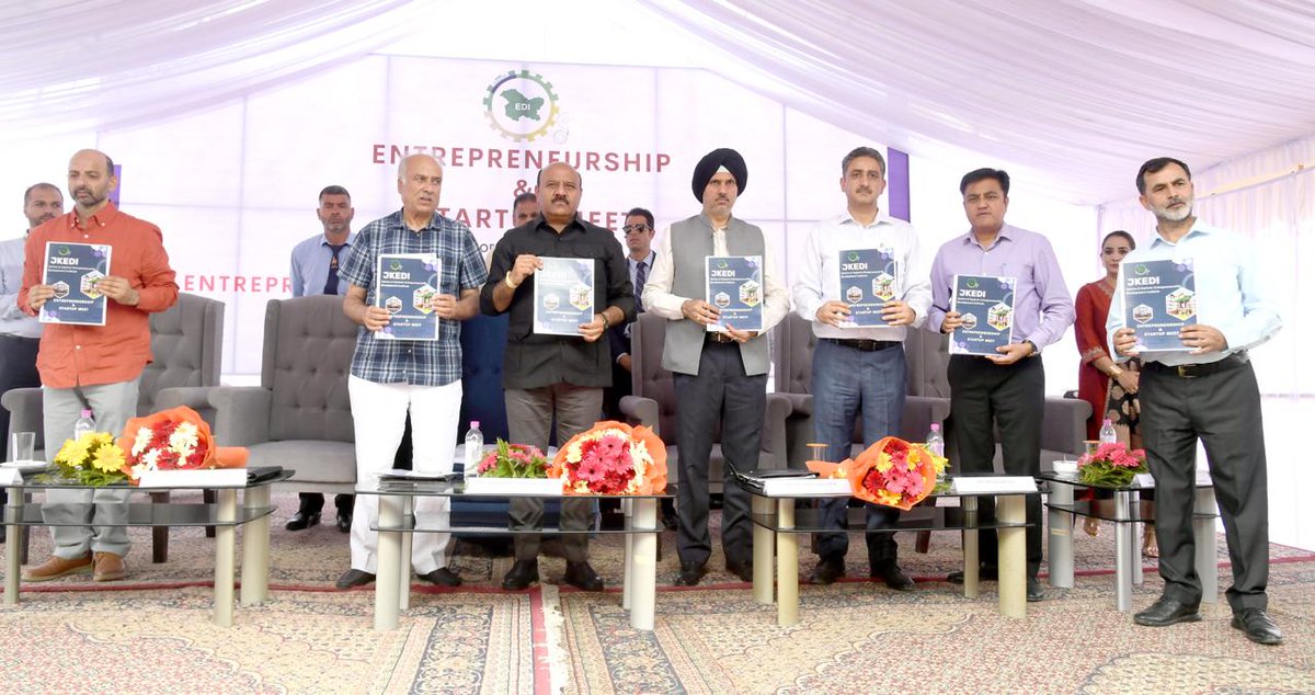 kishtwartimes1's tweet photo. 𝐉𝐊𝐄𝐃𝐈 𝐇𝐨𝐬𝐭𝐬 𝐒𝐮𝐜𝐜𝐞𝐬𝐬𝐟𝐮𝐥 𝐄𝐧𝐭𝐫𝐞𝐩𝐫𝐞𝐧𝐞𝐮𝐫𝐬𝐡𝐢𝐩 𝐚𝐧𝐝 𝐒𝐭𝐚𝐫𝐭𝐮𝐩 𝐌𝐞𝐞𝐭, 𝐒𝐡𝐨𝐰𝐜𝐚𝐬𝐢𝐧𝐠 𝐈𝐧𝐧𝐨𝐯𝐚𝐭𝐢𝐯𝐞 𝐒𝐩𝐢𝐫𝐢𝐭 𝐨𝐟 𝐉&𝐊'𝐬 𝐘𝐨𝐮𝐭𝐡

The Jammu & Kashmir Entrepreneurship Development Institute (JKEDI) organized a successful Entrepreneurship and Startup meet at its Pampore campus, attracting significant participation from government officials, startup founders, innovators, and trainees. 

Deputy Chief Minister Surinder Choudhary emphasized the government's commitment to fostering a vibrant startup ecosystem in J&K, highlighting JKEDI's vital role in entrepreneurship development through training, mentorship, and policy interventions. 

The event featured exhibition stalls showcasing innovative products and services, launch of key initiatives, and interactive sessions with policymakers.

@Surinderch55 @JKEDI4U @CM_JnK @OfficeofDYCMJK @FollowCII @JKNC_ @NCkalakote 

#JKStartups #EntrepreneurshipInJK #InnovationHub #JKEDI #StartupSuccess #YouthEmpowerment