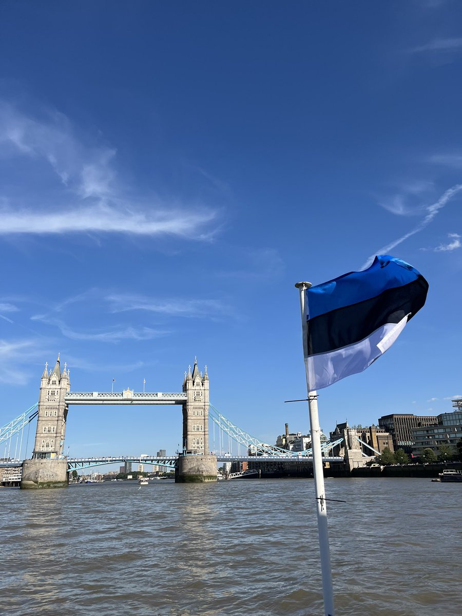 LausKati's tweet image. This is a sight you don’t see every day!
Saying goodbye to our one and only, Ambassador @ViljarLubi
🇪🇪❤️🇬🇧