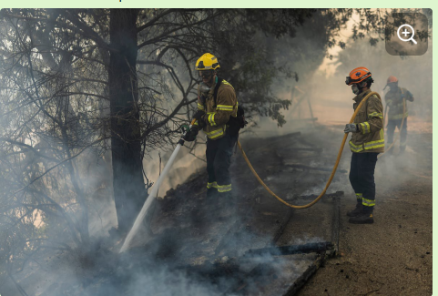 elpais.com/espana/catalun…

Aún hay sitios donde se resisten a llamarnos lo que somos, BOMBEROS FORESTALES. 
Descanse en paz el compañero 😔 😔

#BBFF #gva #gva112 #Emergencias