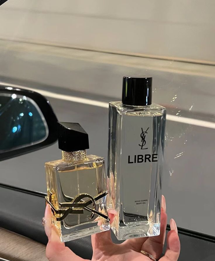 افخم عطرين عند سان لوران :