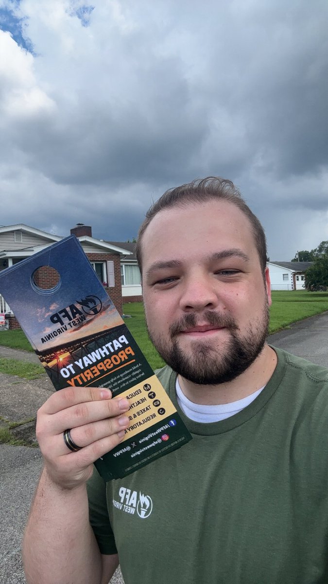 austin_gessel's tweet image. Door knocking in St.Albans! (Till that gray cloud ended it)