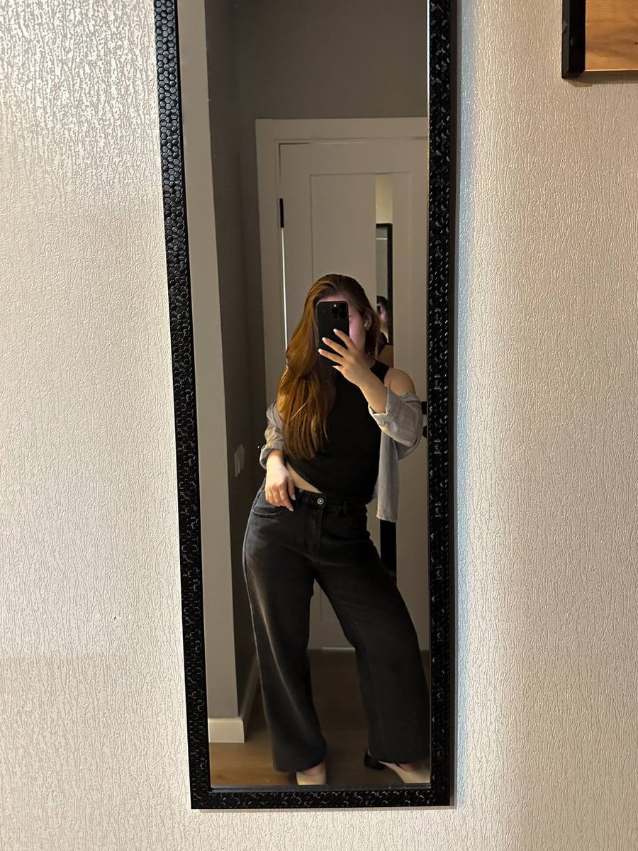 Good_News_4You's tweet image. Nothing fancy, just me today  and that’s enough 🌿🖤 #SimpleStyle #LondonMood