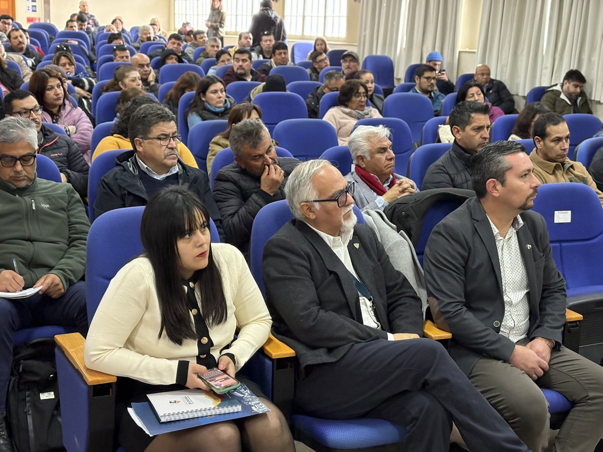 🚀 El Seremi del Trabajo, Jonathan Páez Toro, y el Director Nacional del Trabajo, Pablo Zenteno Muñoz, participaron en el lanzamiento de la Escuela de Formación Sindical en la Universidad de Atacama🏫
👷‍♀️👨‍🌾