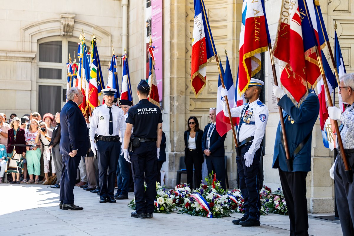Matignon's tweet image. Cérémonie commémorative du 85e anniversaire du vote du 10 juillet 1940 en hommage aux 80 parlementaires qui refusèrent les pouvoirs constituants au gouvernement de Pétain et aux passagers du Massilia