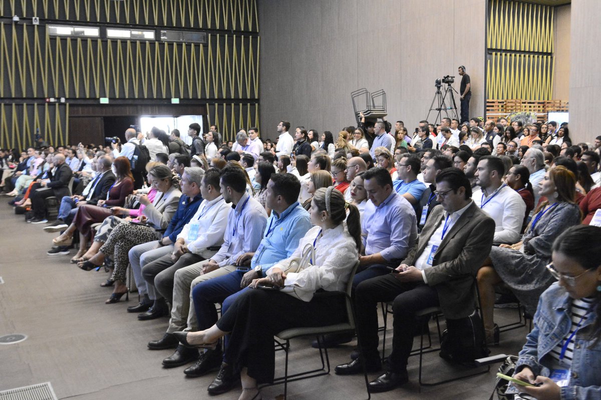 Bienvenida la Primera Cumbre Internacional del Agua con la que podemos avanzar en la protección de los recursos naturales.

Ya dimos el primer paso y es defender el agua, nos falta el segundo que es cuidarla en casa con educación y sentido de pertenencia, y el tercero, poder