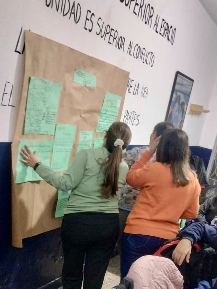 Los y las estudiantes del FINES se están preparando para participar del Programa Parlamento Bonaerense, una iniciativa para promover el desarrollo de propuestas que fortalezcan a la comunidad.

¡Felicitaciones a las comisiones y docentes!