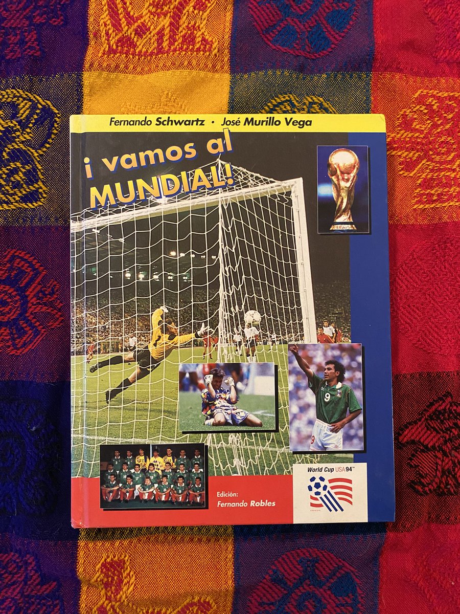 BBCapMex's tweet image. 684)
Schwartz. Fernando,
Murillo Vega. José,
¡Vamos al Mundial!
World Cup USA 94.
Primera Edición.
Robles Hermanos y Asocidos, 
S.A. de C.V.  editores.
México, abril 1994.
179 páginas.
Tiro: Sin dato.
ISBN: 968-7274-06-9.