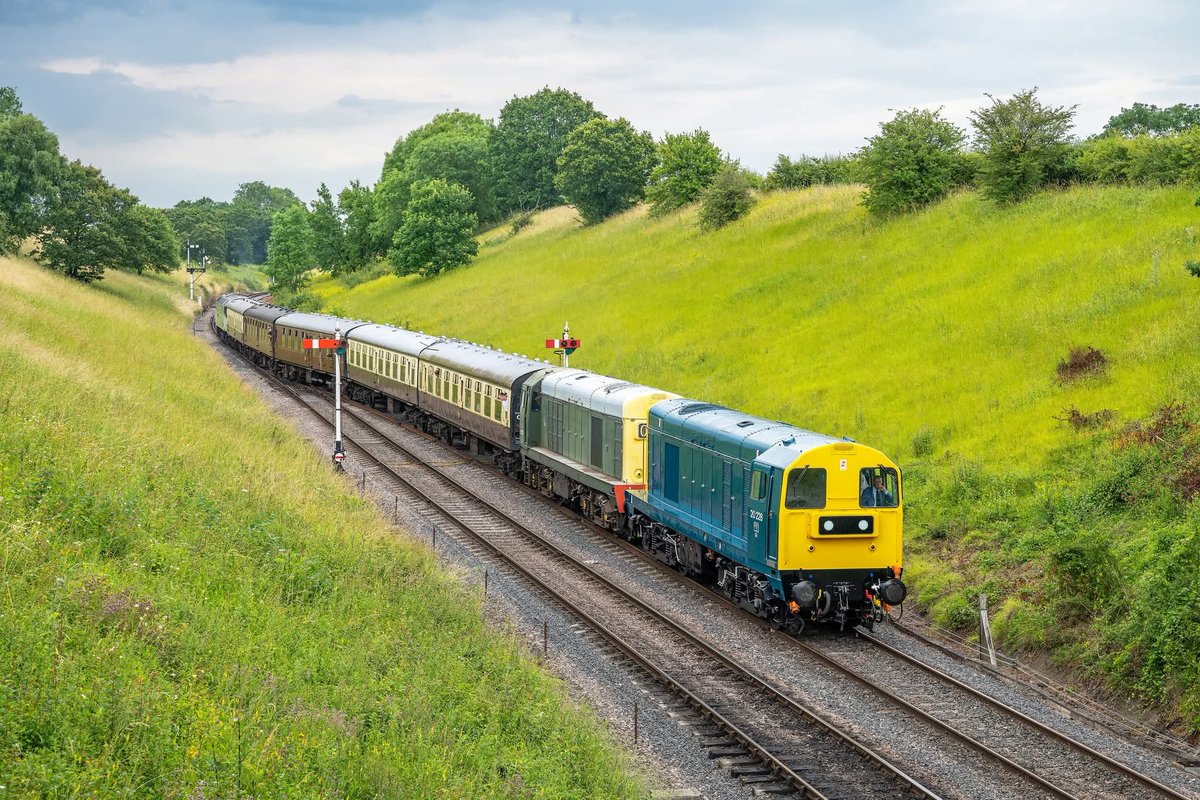 Gloucestershire Warwickshire Railway (@gwsr) on Twitter photo We are delighted to announce that the diesel gala timetable is now available to view and download from our website!
gwsr.com/galas/diesel-g…
#gwsr #gwsrrailway #gwsrdiesels #dieselgala <a href="/GWSRDiesels/">GWSR Diesels</a>
📸 Alan Padley, Martin Loader, Robin Boyle We are delighted to announce that the diesel gala timetable is now available to view and download from our website!
gwsr.com/galas/diesel-g…
#gwsr #gwsrrailway #gwsrdiesels #dieselgala <a href="/GWSRDiesels/">GWSR Diesels</a>
📸 Alan Padley, Martin Loader, Robin Boyle