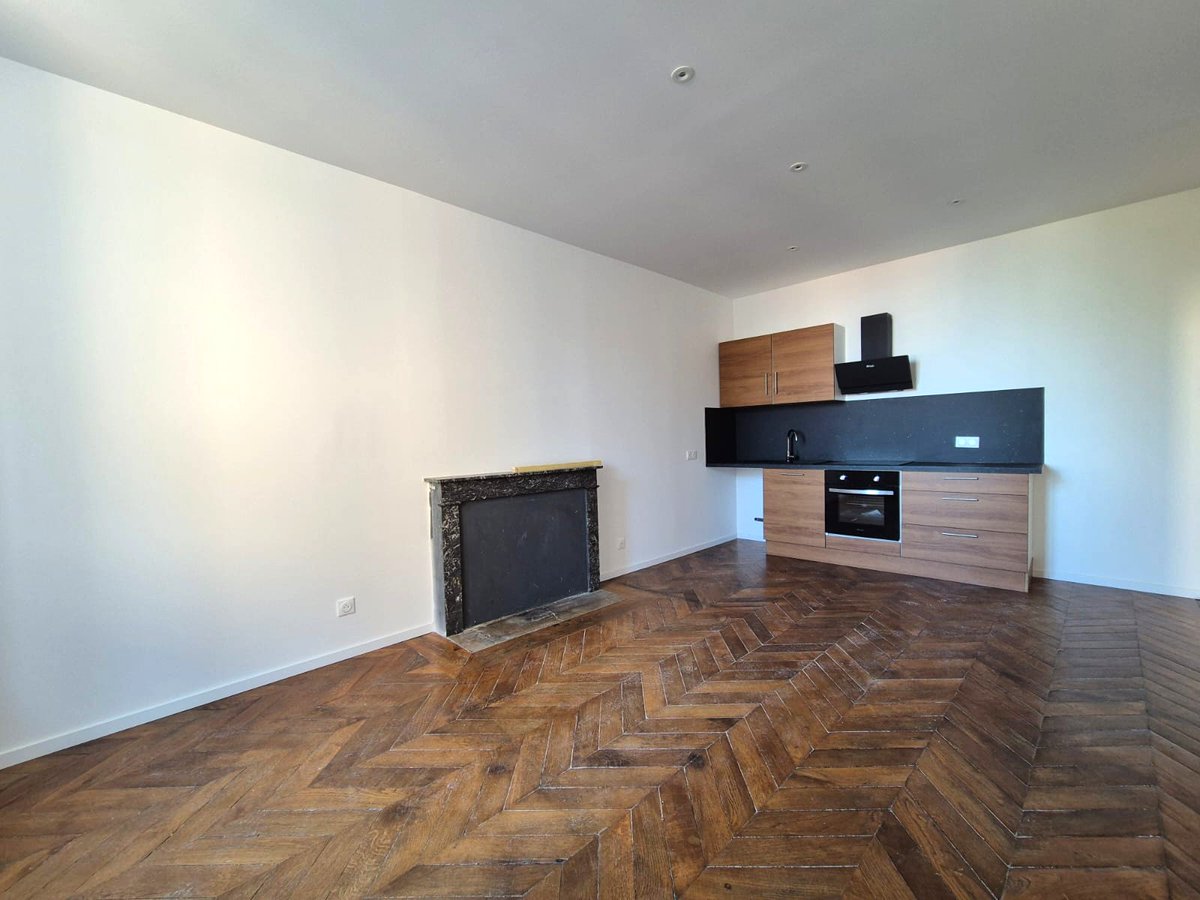 Projet clé en main de Matthieu :

📍Ville de 35 000 habitants en Rhône-Alpes

- Immeuble de rapport de 4 appartements
- Coût total du projet : 238 600€
- Loyers pour les 4 lots : 2050€/mois
- Location Nue

📈 Rendement brut : 10%
📊TRI : 19%.