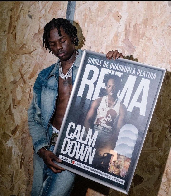 AfricaFactsZone's tweet image. Rema is among the Top 10 Best Selling African Artistes with over 30 million career units

CALM DOWN

13x Platinum in India (1.56 million sales)

Diamond in Canada (800K)

Diamond in France (333,333)

8x Platinum in Australia (560K)

9x Platinum in Portugal (90K)

Diamond/5x…