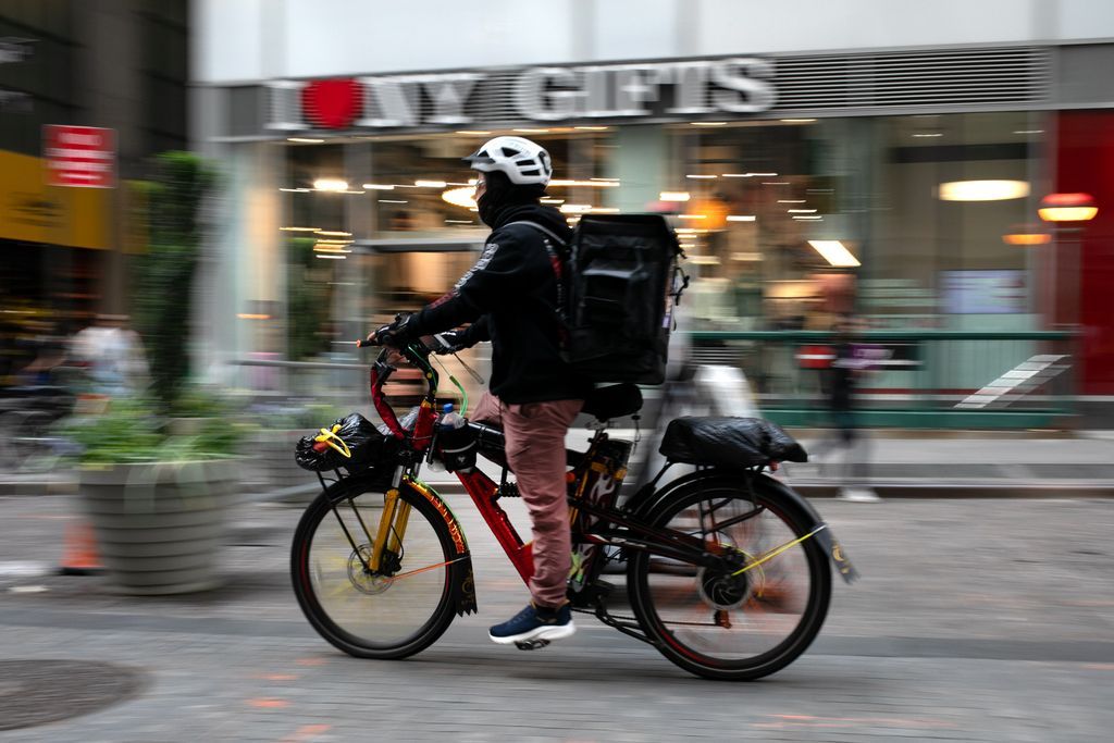 THECITYNY's tweet image. For many delivery workers, purchasing an e-bike marks a major milestone, a signature purchase not unlike buying a first car. 

buff.ly/oO3y6wk