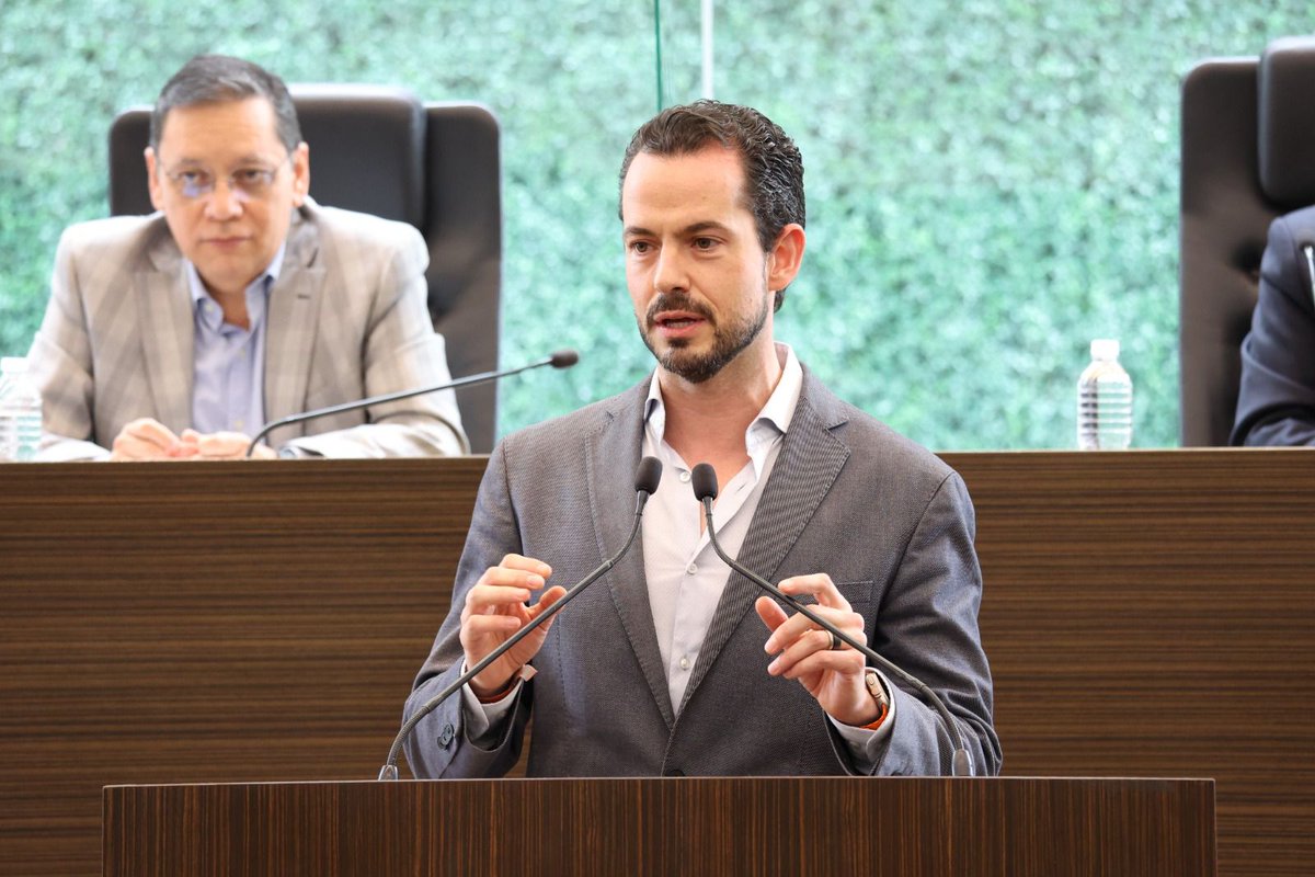 Círculo Noticias Querétaro (@cnqueretaro) on Twitter photo #Política ✍🏽 | Aprueban iniciativa de <a href="/Pospital/">Paul Ospital</a> para tipificar el delito de amenazas en Querétaro ⚖️
•La reforma al Código Penal contempla penas de hasta ocho años de prisión y busca prevenir delitos como feminicidio, homicidio y violencia familiar. 👉🏽 goo.su/kLr9eJ #Política ✍🏽 | Aprueban iniciativa de <a href="/Pospital/">Paul Ospital</a> para tipificar el delito de amenazas en Querétaro ⚖️
•La reforma al Código Penal contempla penas de hasta ocho años de prisión y busca prevenir delitos como feminicidio, homicidio y violencia familiar. 👉🏽 goo.su/kLr9eJ
