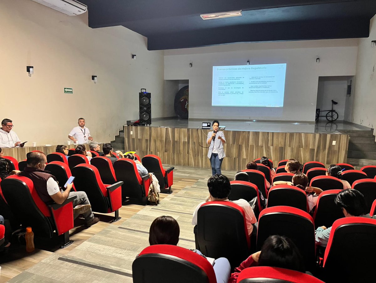 CEMERMor's tweet photo. Ciudadanas y ciudadanos de Miacatlán ahora contarán con trámites más rápidos, fáciles y transparentes gracias a la capacitación en herramientas digitales de mejora regulatoria que recibió el personal municipal 🙌💻 https://t.co/SGBrDZ7FDs