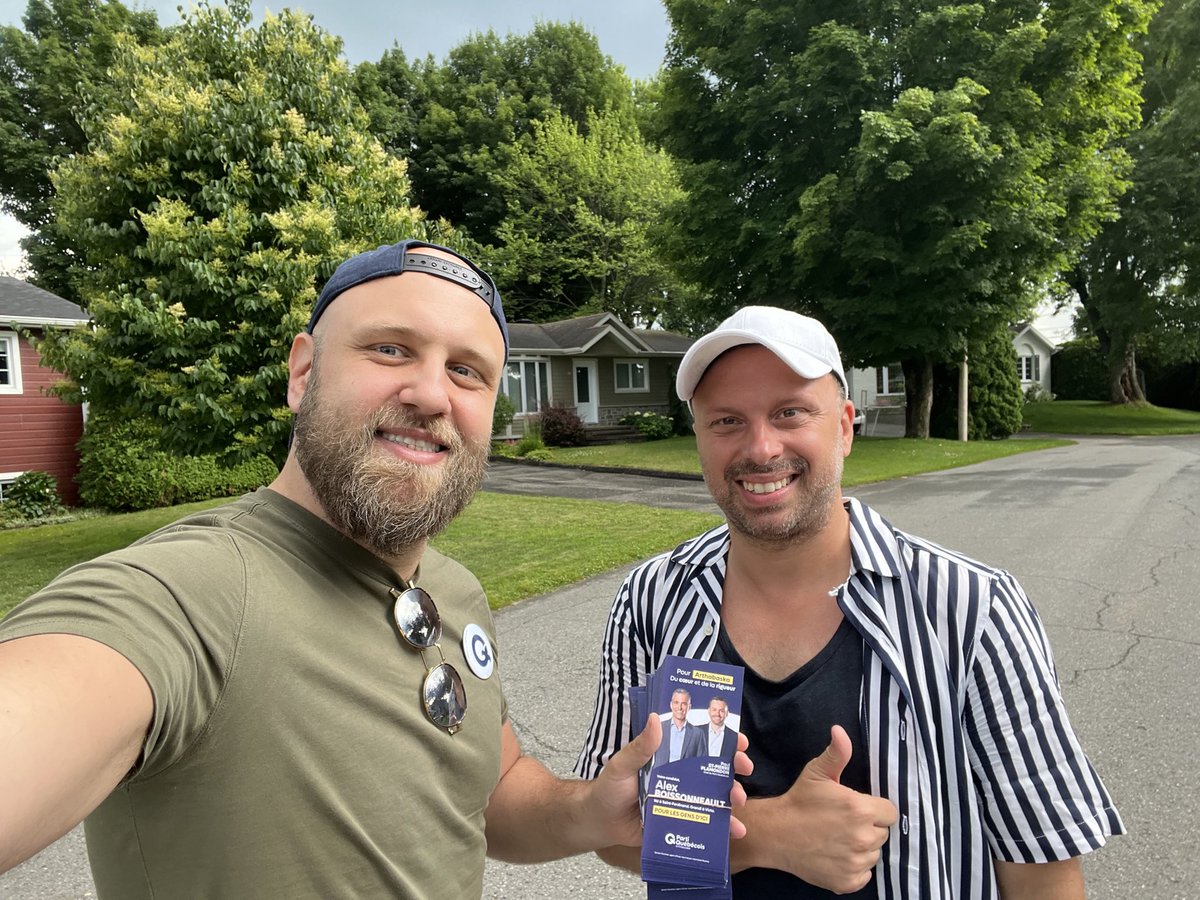 Maxlaro's tweet image. En porte-à-porte dans les rues de Victo avec @Beaudoin82 afin de faire élire @boissoal
L’accueil est excellent!