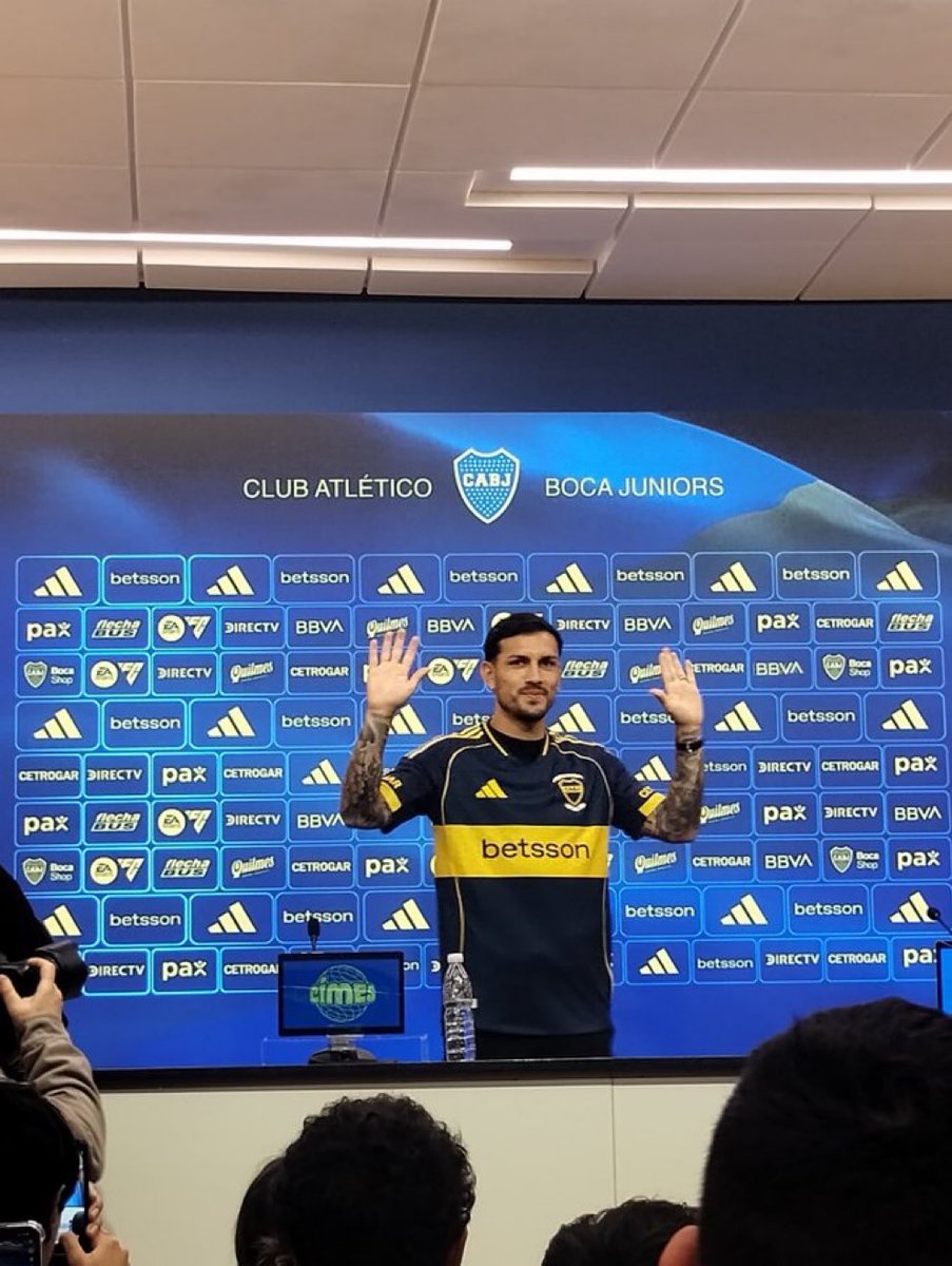 Me atrapaste, es futbol.