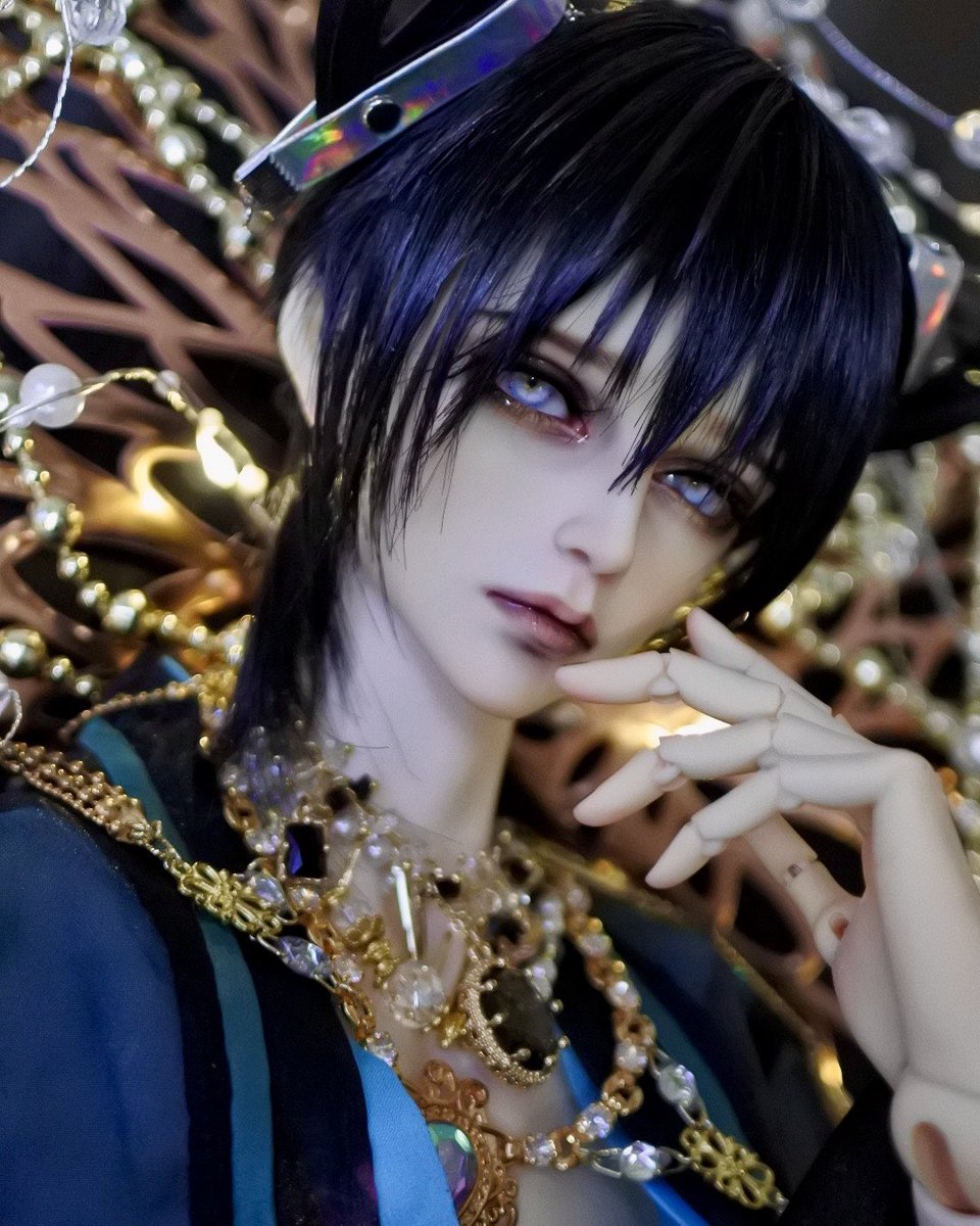 SEZZ君出品中です☺️
ご興味持ってくださる方は固定を見ていただければ幸いです🙇‍♀️
見る角度によって、優しげにも、カッコよくも、少し呆れたような表情にも変化する、少し不健康そうな子に仕上げました。

この子に素敵なオーナー様との出会いがありますように🙏