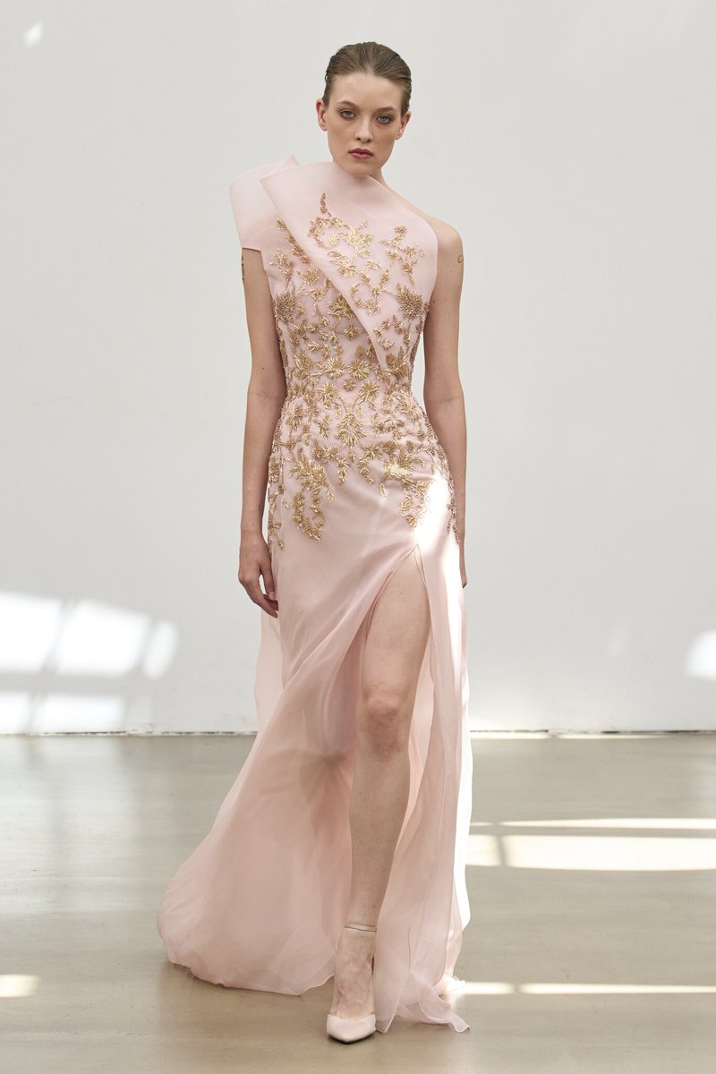 kendam_com's tweet photo. Rami Al Ali Fall Winter 2025-2026 Haute Couture collection fashion show at Paris Couture Week FW25 (July 10, 2025) https://t.co/AXhx9p7GQc
#RamiAlAli #HauteCouture #FW25 #AW25 #Runway #FashionWeek #Paris #CoutureWeek #Kendam https://t.co/7r6ccTCS7T
