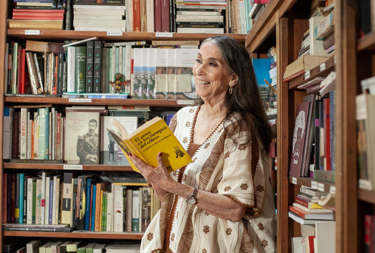 udg_global's tweet image. “La cultura es el cisne del periodismo”: Yolanda Zamora.

Ver nota➡️ tinyurl.com/5ahcx4vt

#YolandaZamora #HomenajeNacional #PeriodismoCultural #HomenajeNacionaldePeriodismoCultural #FernandoBenítez #FILGuadalajara #FIL2025