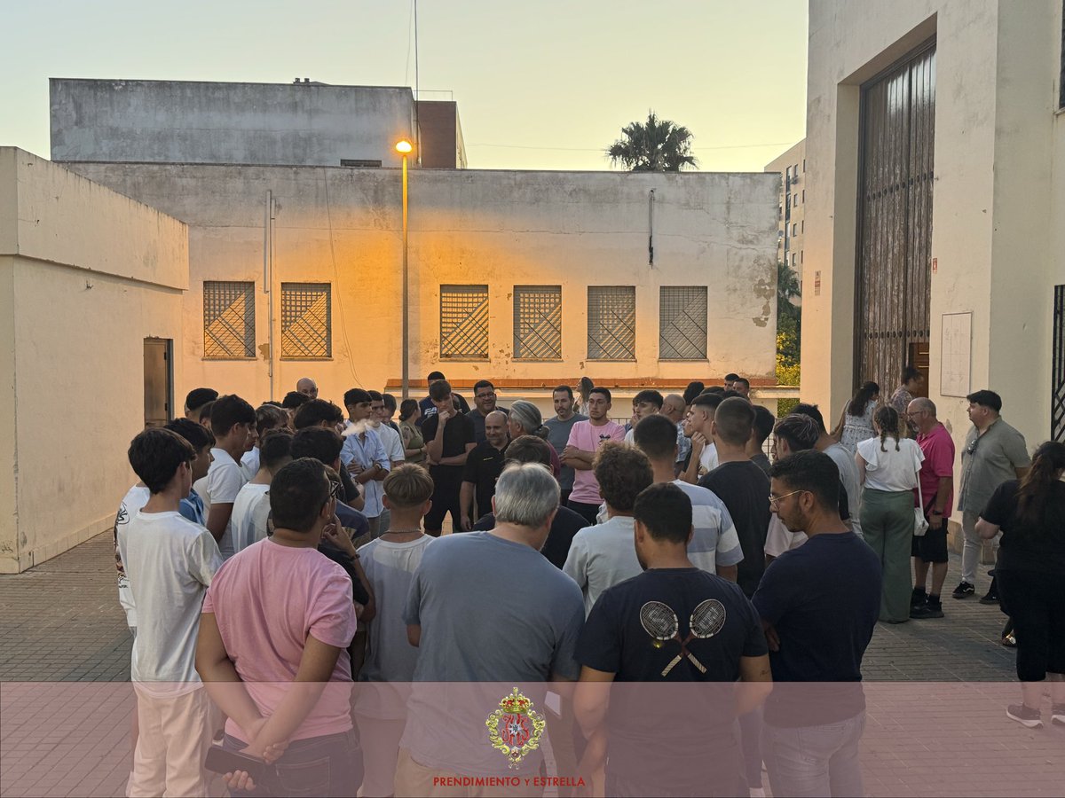 Prendimiento_H's tweet photo. 🔴 IGUALÁ DE LA CUADRILLA DE COSTALEROS DE LA NUESTRA SEÑORA DEL CARMEN.

En la tarde noche de ayer, tuvo lugar la igualá de la cuadrilla de costaleros que tendrán el honor y el privilegio de portar a Nuestra Señora del Carmen el próximo miércoles 16 de Julio. https://t.co/qJc0ycu0zW