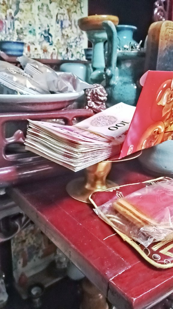 每次收的法金 必须要先上壇供奉 
以還佑 科法靈應