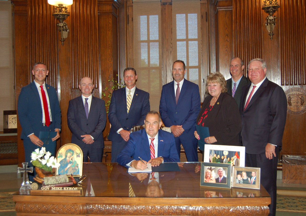 Missouri Bankers (@mobankers) on Twitter photo Today, <a href="/GovMikeKehoe/">Governor Mike Kehoe</a> signed two significant financial services bills into law: House Bill 754 and Senate Bill 98. MBA President & CEO <a href="/JacksonHataway/">Jackson Hataway</a> said the bills "represent a win for Missouri’s banks, their customers and communities across our state." #moleg Today, <a href="/GovMikeKehoe/">Governor Mike Kehoe</a> signed two significant financial services bills into law: House Bill 754 and Senate Bill 98. MBA President & CEO <a href="/JacksonHataway/">Jackson Hataway</a> said the bills "represent a win for Missouri’s banks, their customers and communities across our state." #moleg