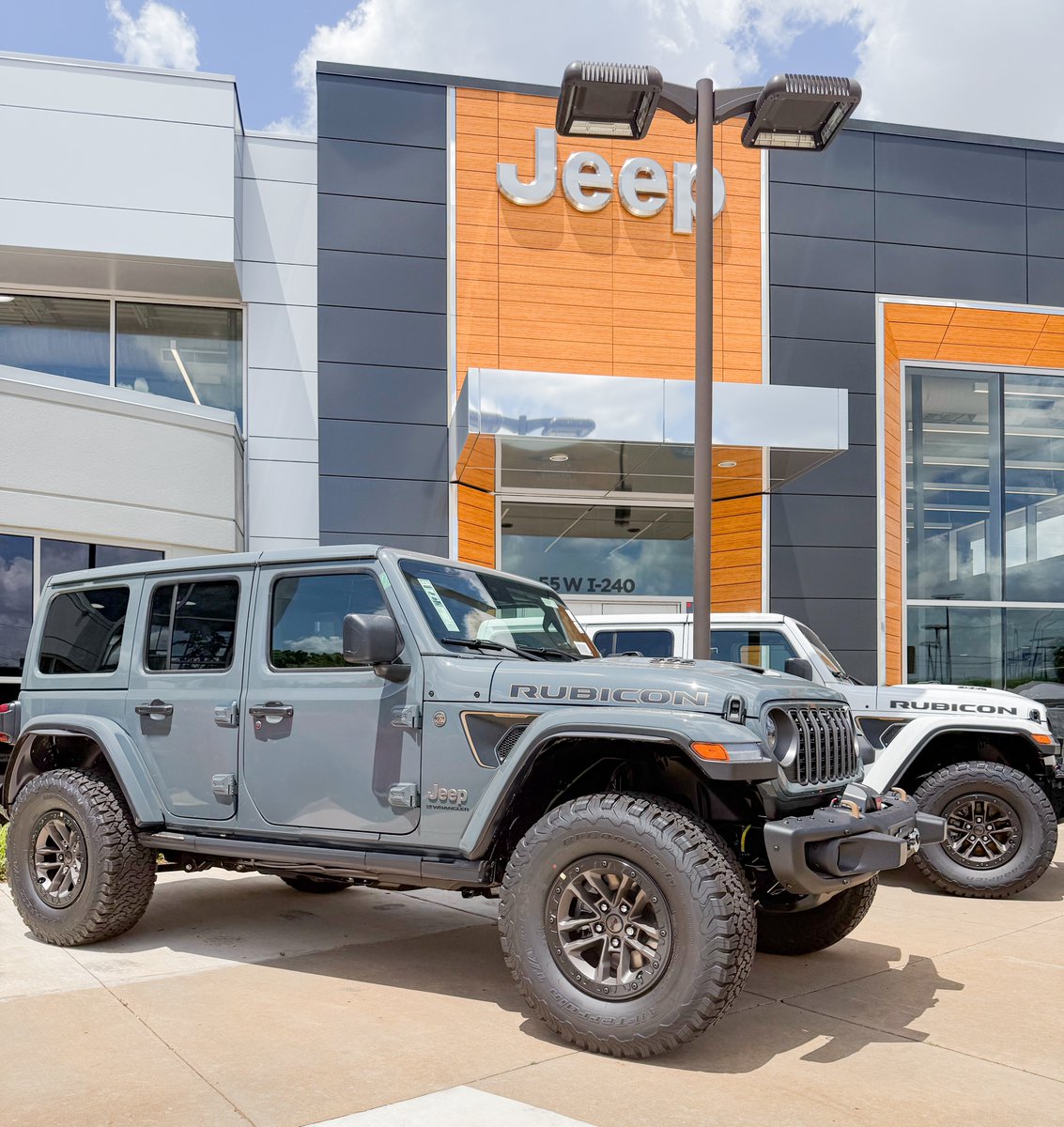 FowlerDodge's tweet image. She’s sitting pretty out front and waiting for you 💥
Come grab your Jeep Wrangler Rubicon today at Fowler CDJR!
#Fowler #FowlerAuto #FowlerDodge #RubiconVibes #OffRoadReady @fowlerauto