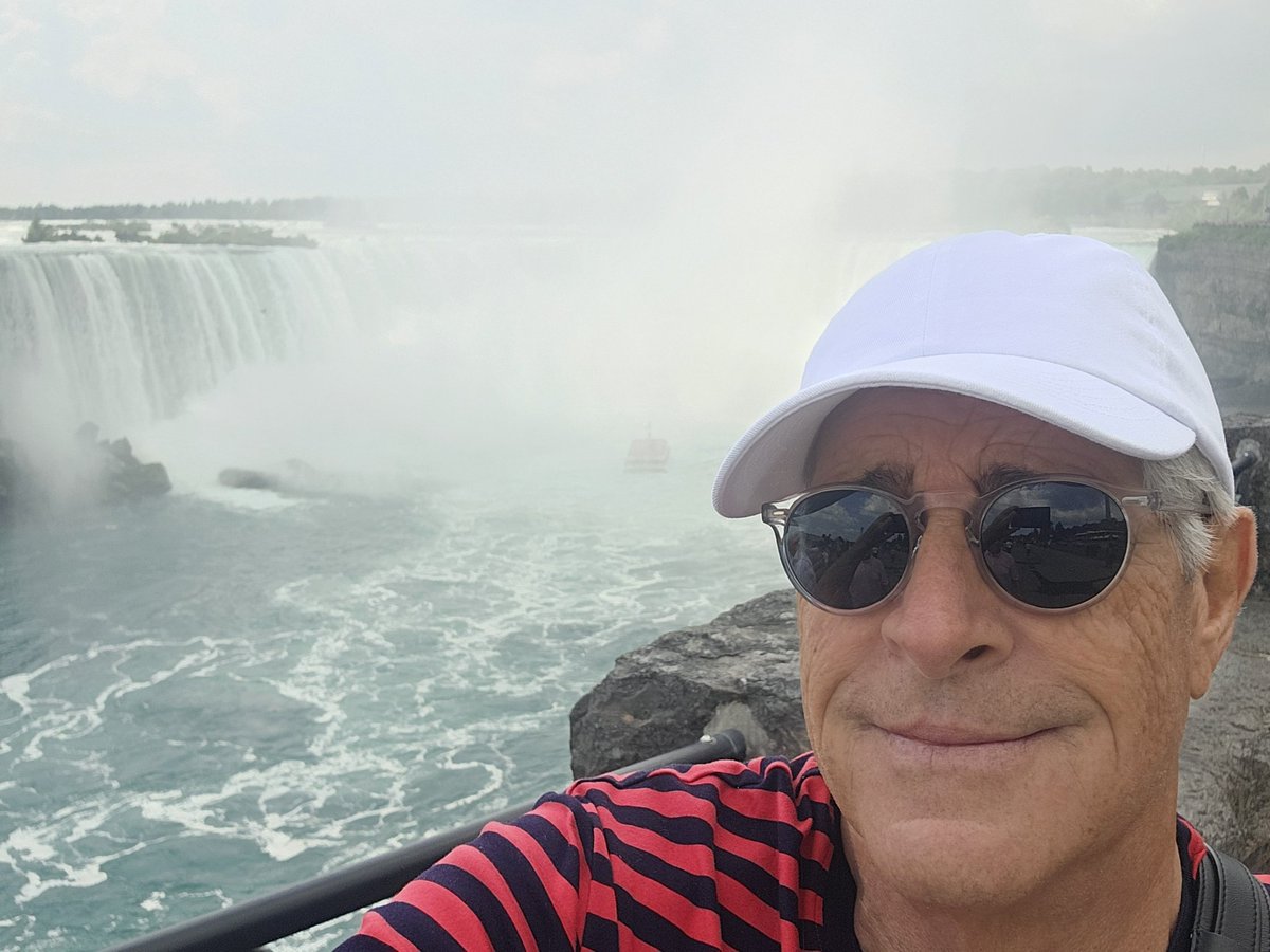 In the second it took to snap this pic, 3,160 tons of water (750,000 gallons) went over the falls.
Mr. Science will be back tomorrow.
