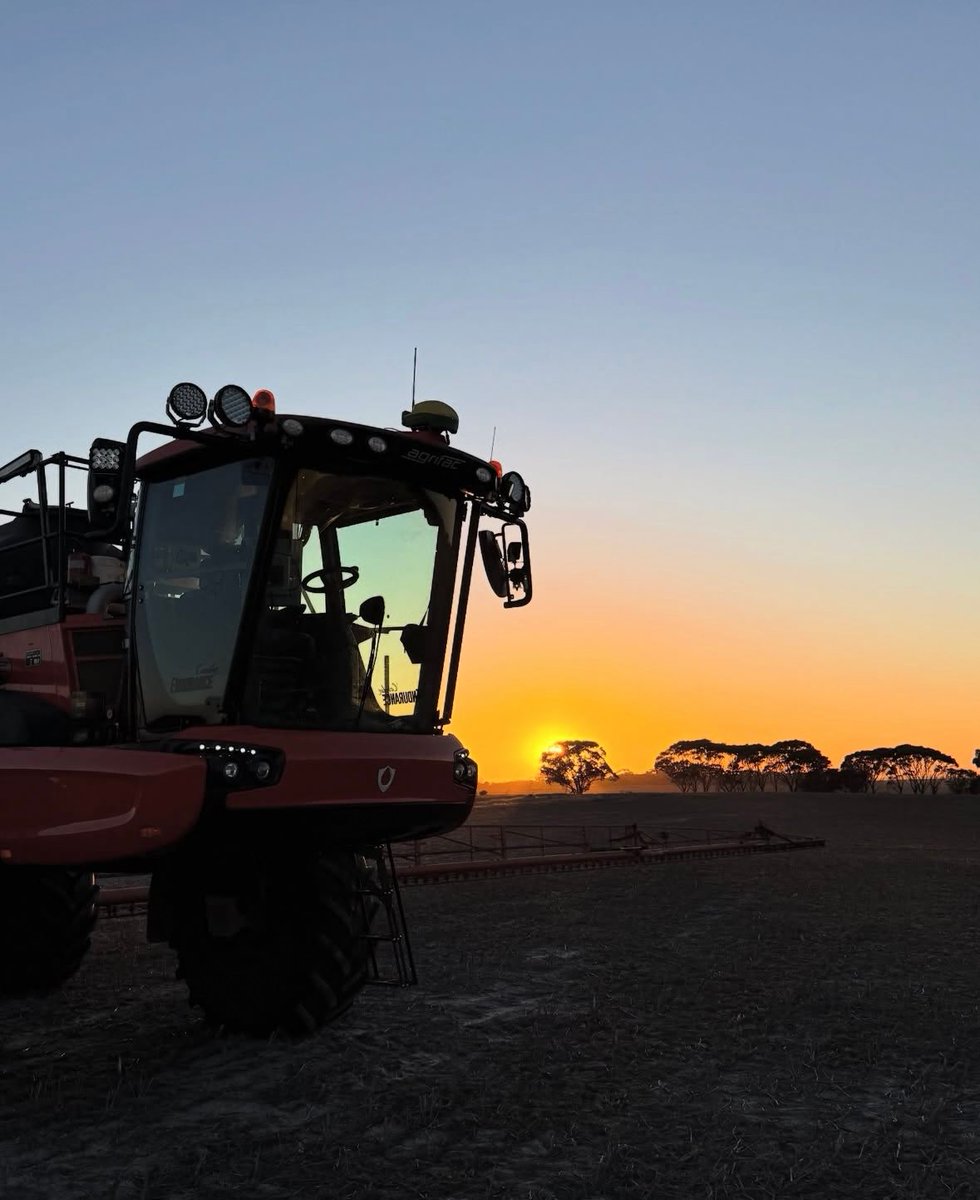 🌅 Booms folded, tank empty, cab quiet.

The best kind of Friday light show.

Here’s to the growers putting in the work all week long.

#Agrifac #AgrifacAu
