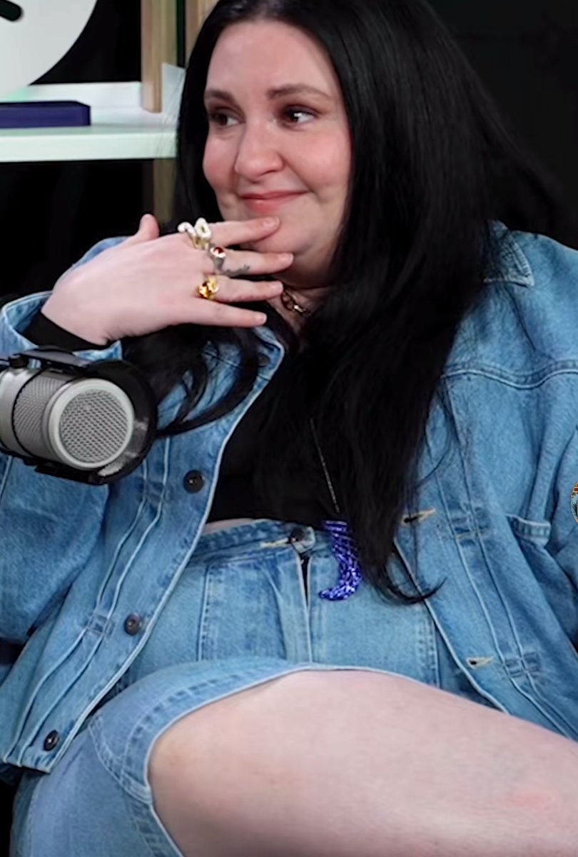 RONNIEGTV's tweet image. Lena Dunham will be the next celebrity to die unexpectedly. Can someone get her some help ???