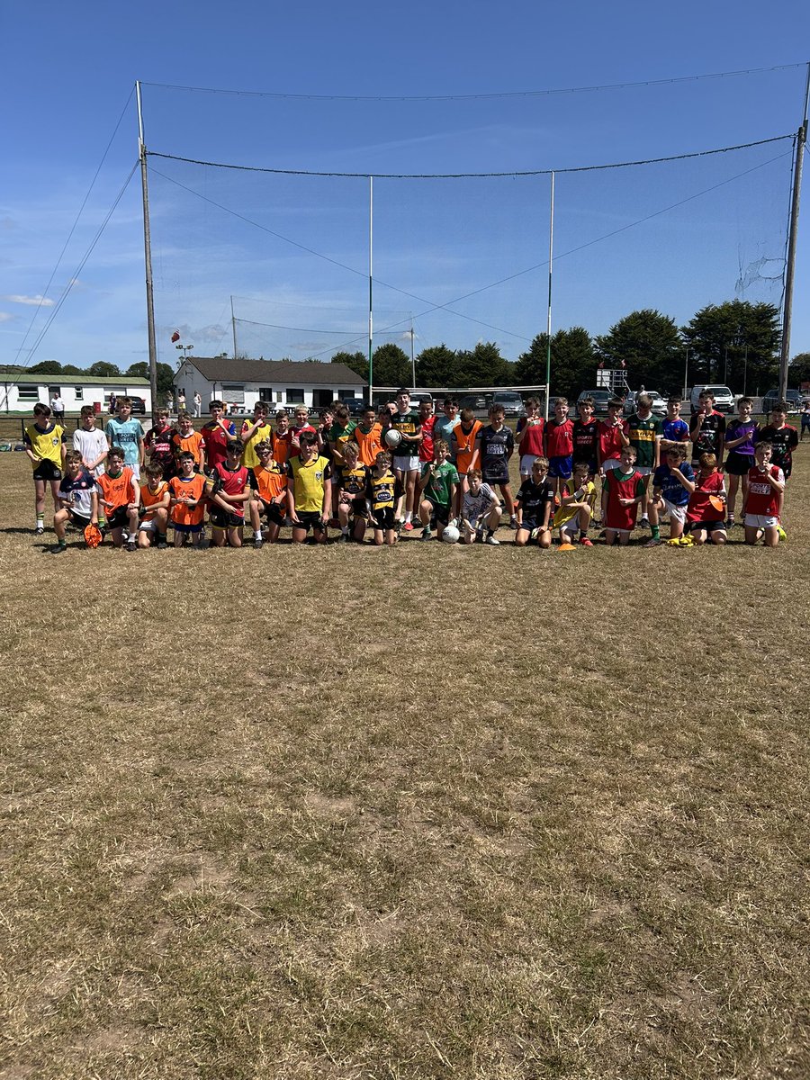 A huge crowd at our U13 Football coaching session in <a href="/EastCorkGAA/">Imokilly GAA</a>  .. these sessions are open to everyone .. come along and see if you can have fun and develop as a young man and player .. it’s starting to look like Spain with the burnt grass ..