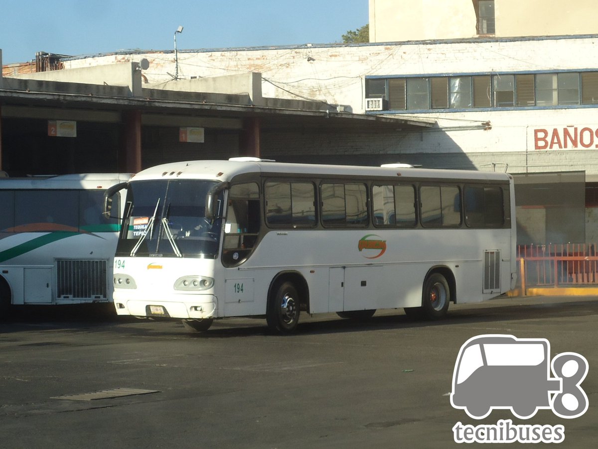 Tecnibuses_1's tweet image. Autobús de Quick  Autotransportes, ofrece un servicio evonomico en sus principales destinos que son Tepic y Guadalajara, que es donde vemos este Beccar Alce en la Terminal &quot;Vieja&quot; de la capital jalisciense ya hace algunos años.
#tecnibusesretro 
#tecnibuses