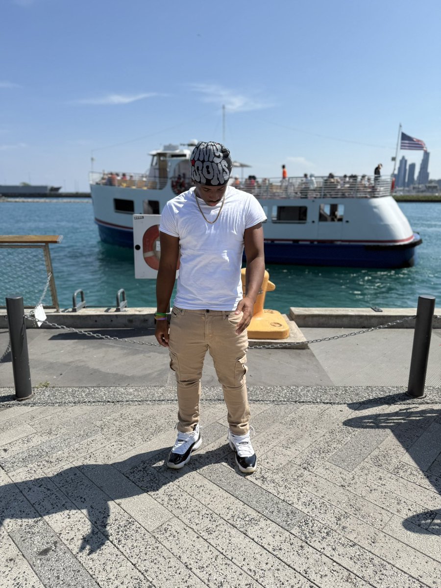 GrandiddyChris's tweet photo. Oh nothing much, just in the Chi getting my Unc on. Son made an appearance too. #SunmertimeChi https://t.co/s8SByBl9Fk
