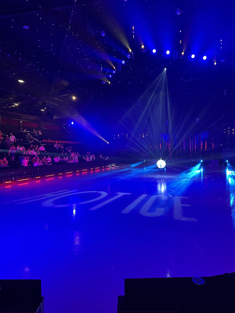 Hot Ice opening night tonight at <a href="/Pleasure_Beach/">Pleasure Beach Resort🎢</a> with their new show XS, sooooo good!! ⛸️🔥❄️