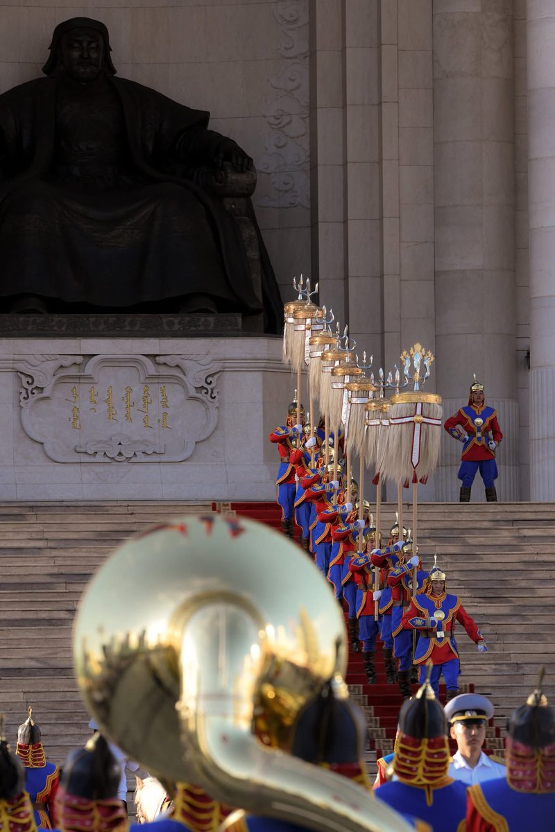 Наадмын өглөөний мэндээ 😃🇲🇳
Дэлгэр сайхан наадмаараа дэнж хотойтол сайхан наадаарай👍