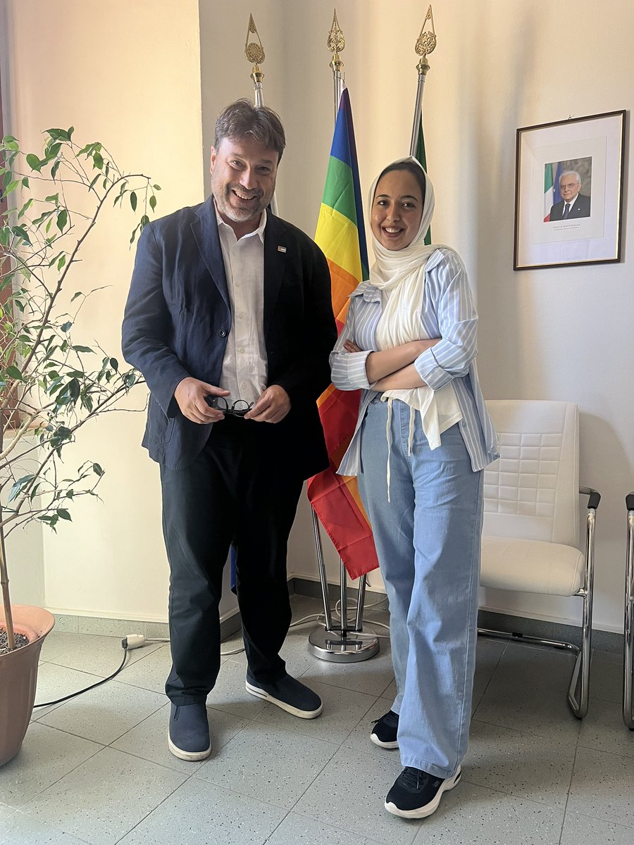 Aya Ashour (@ayaashour48) on Twitter photo Sono a Siena, in Italia! đŽđš
Fuggito da Gaza, ora studio italiano e sarò ricercatore ospite allâUniversitĂ per Stranieri.
La mia famiglia è ancora lĂŹ: darò voce a chi non può parlare đď¸
Grazie a chi ha reso tutto questo possibileâ¤ď¸ <a href="/tomasomontanari/">Tomaso Montanari</a> Sono a Siena, in Italia! đŽđš
Fuggito da Gaza, ora studio italiano e sarò ricercatore ospite allâUniversitĂ per Stranieri.
La mia famiglia è ancora lĂŹ: darò voce a chi non può parlare đď¸
Grazie a chi ha reso tutto questo possibileâ¤ď¸ <a href="/tomasomontanari/">Tomaso Montanari</a>