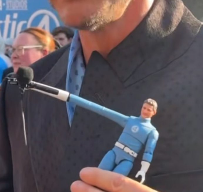 El micrófono con el que entrevistaron a Pedro Pascal