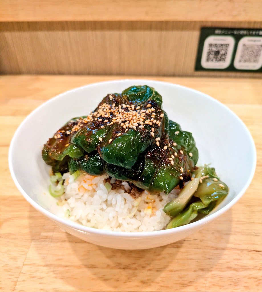 ７／１１（金）
おはようございます！

限定
冷しらーめん🌊🍜
〜鰹節、宗田節、北海道産羅臼昆布、平子煮干し、大山鶏〜40食
※薬味苦手なかたは伝えて下さい

俺の炒飯🐣

青椒飯〜ぴーまんご飯〜20食
🫑🐷🍚

夜の部予定してます！
本日もお待ちしてます🍎