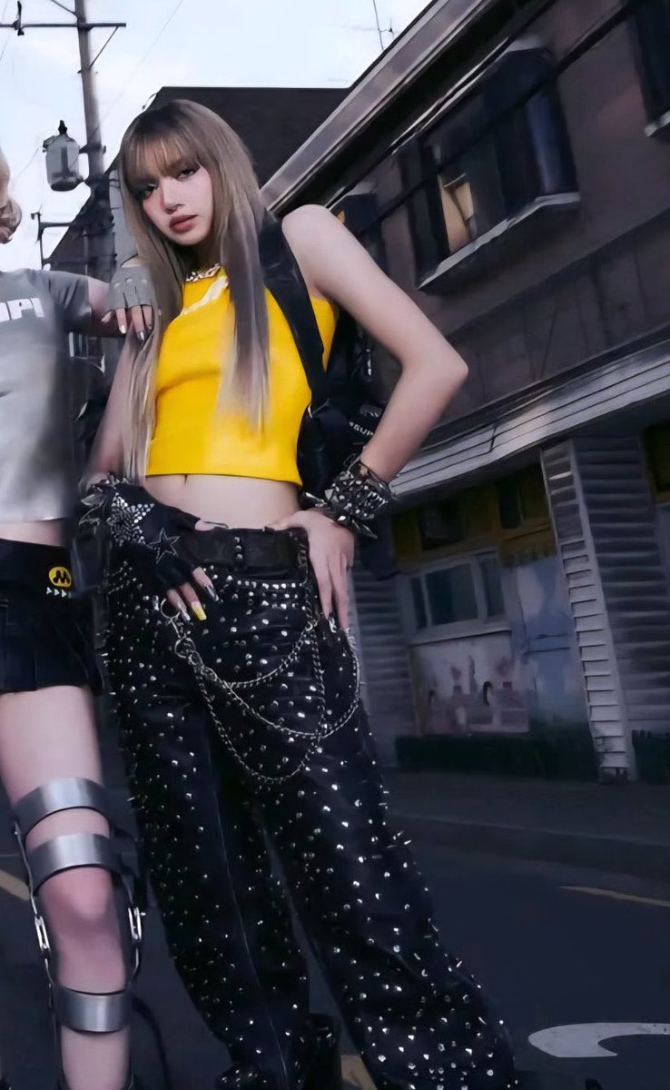 #LISA for Jump 😍😍