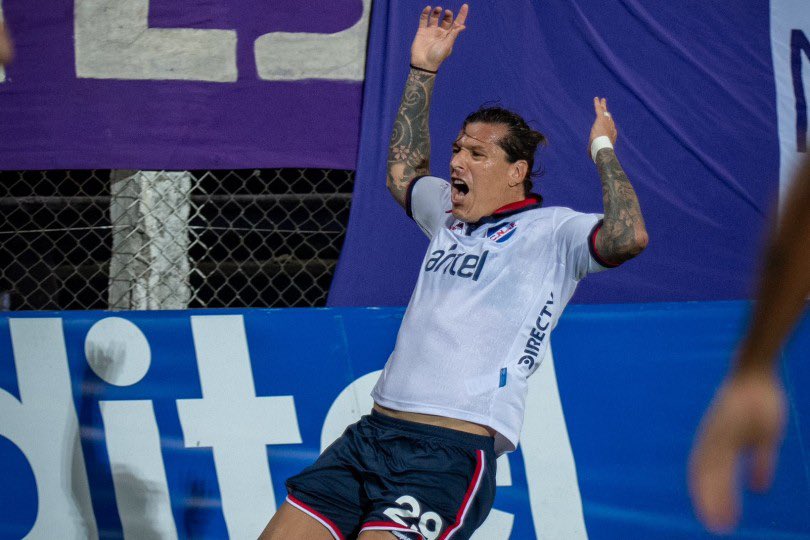 🚨🇺🇾 | MERCADO DE PASES

Desde Defensor Sporting se comunicaron con Federico Santander para conocer su situación.

📞 El delantero paraguayo no ve con malos ojos la posibilidad de volver al fútbol uruguayo.
<a href="/Sport890/">Sport 890</a>