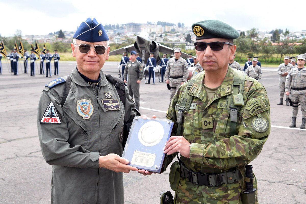 El Comando de Educación y Doctrina Militar Aeroespacial, realizó la ceremonia conmemorativa por el XVIII aniversario de creación al servicio de la formación y capacitación del personal de la FAE.

Evento presidido por el señor General del Aire Celiano Cevallos Calderón,